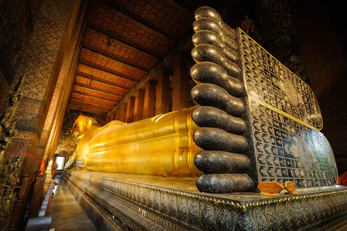 El Buda reclinado de Wat Pho, símbolo del templo y de la tradición tailandesa.